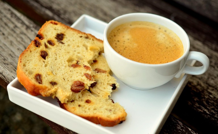 Foto-Kaffeetausse-Rosinenbrot